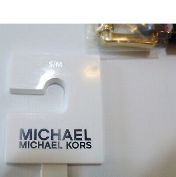 Michael Kors Belt Wallet - Picture 4 of 8